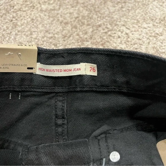 Womens Size 26in Levi’s High Waisted Mom Jeans Black Ripped - Picture 6 of 8